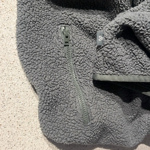 Tna Sz XXS The Teddy Zip-Up from Aritzia in Sage Green - Picture 9 of 15